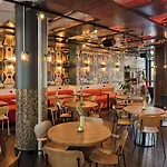 Generator Alexanderplatz Hostel *