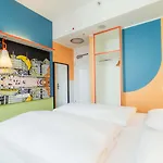 Generator Alexanderplatz Hostel *