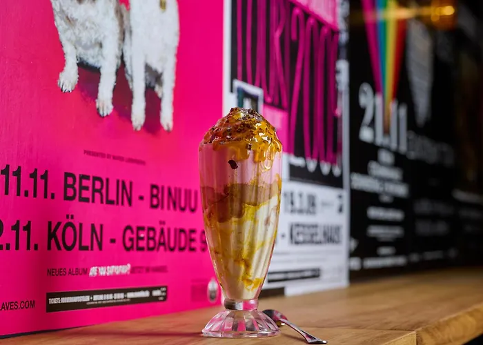 Generator Alexanderplatz Hostal *