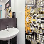 Generator Alexanderplatz Albergue *