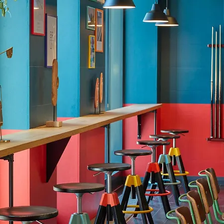 Hostel One80°