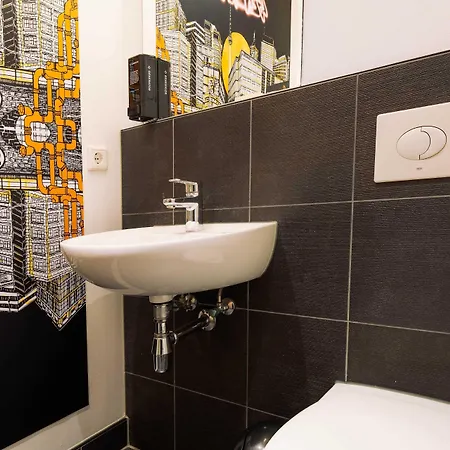 Generator Alexanderplatz Хостел *