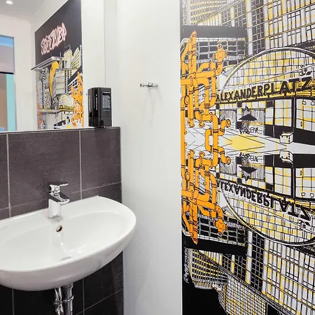 Generator Alexanderplatz Хостел *