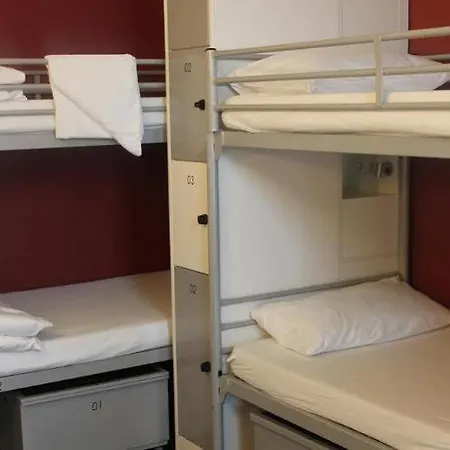 Hostel One80° *