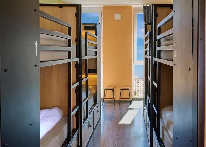 Generator Alexanderplatz بيت شباب برلين