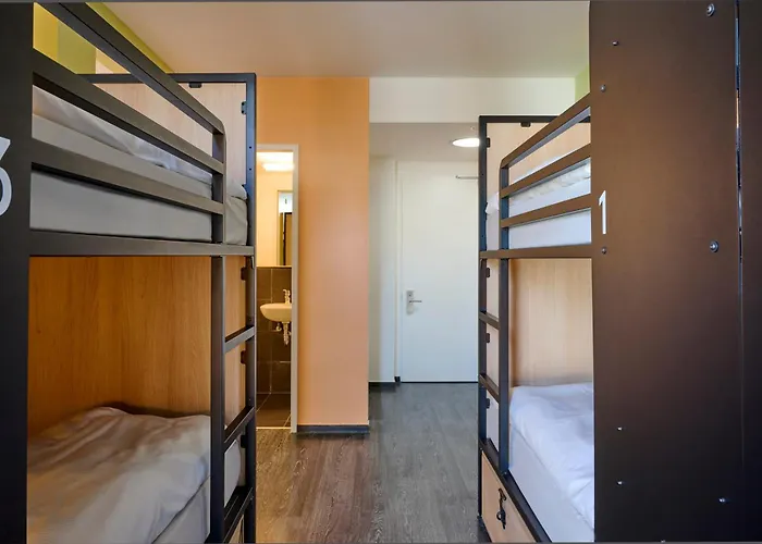 Generator Alexanderplatz بيت شباب *