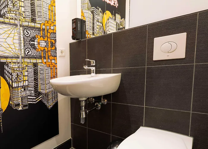 Generator Alexanderplatz بيت شباب *