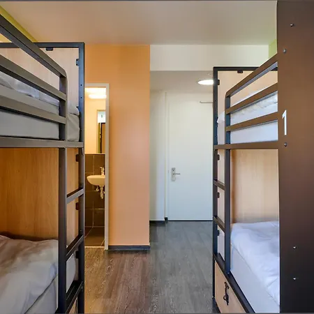 Generator Alexanderplatz Albergue *